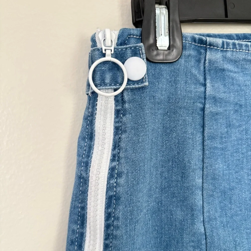 DAVI & DANI Denim Mini Skirt Size Medium - Picture 4 of 10